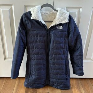 Womens Med Navy North Face reversible coat. Mid length. Runs a little small.